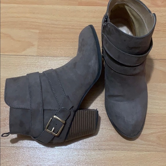 Express Gray Ankle Boots- size 7 - Picture 3 of 3